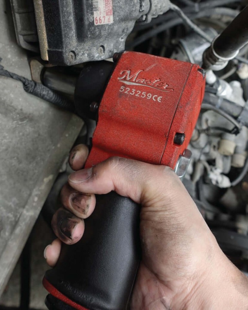 Mini Light Weight Impact Wrench, 1/2" Square Drive, Max. 550 ft-lb