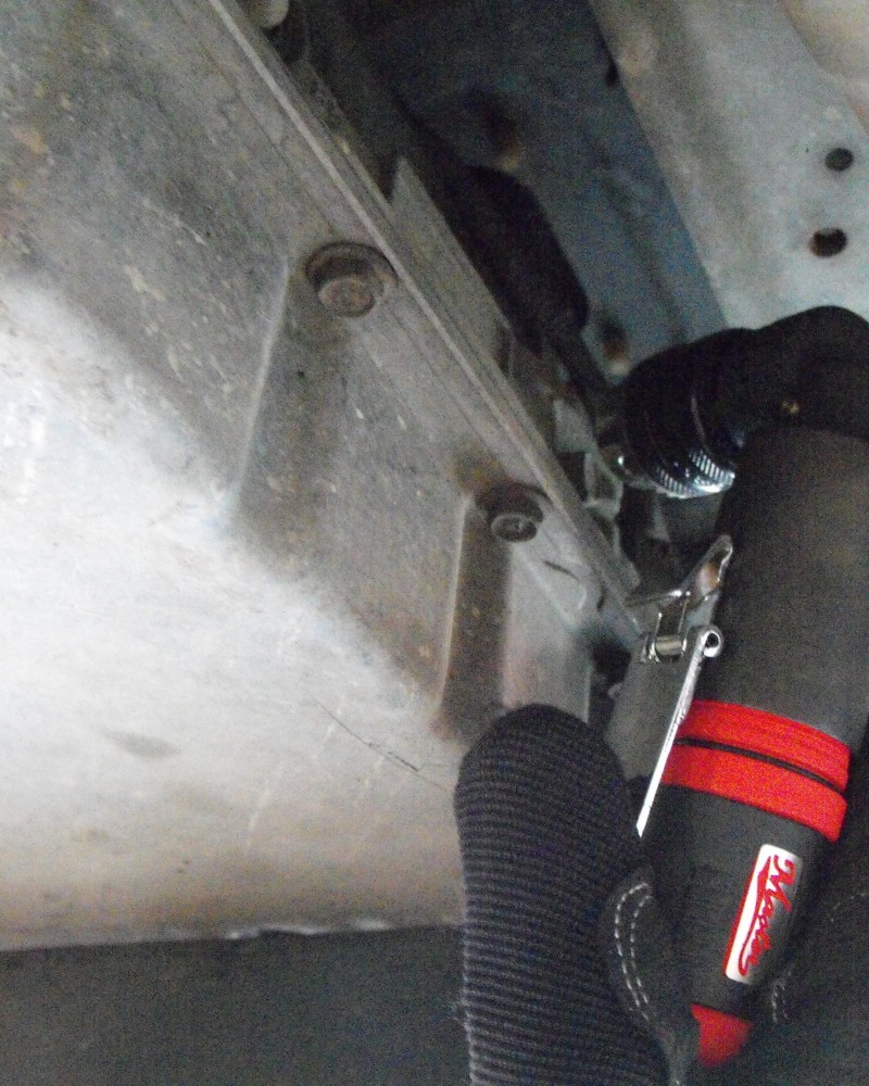 Low Speed 1/4" Right Angle Air Drill with Higher Torque - Non Reversible - Keyed Jacobs Chuck - 1250 rpm